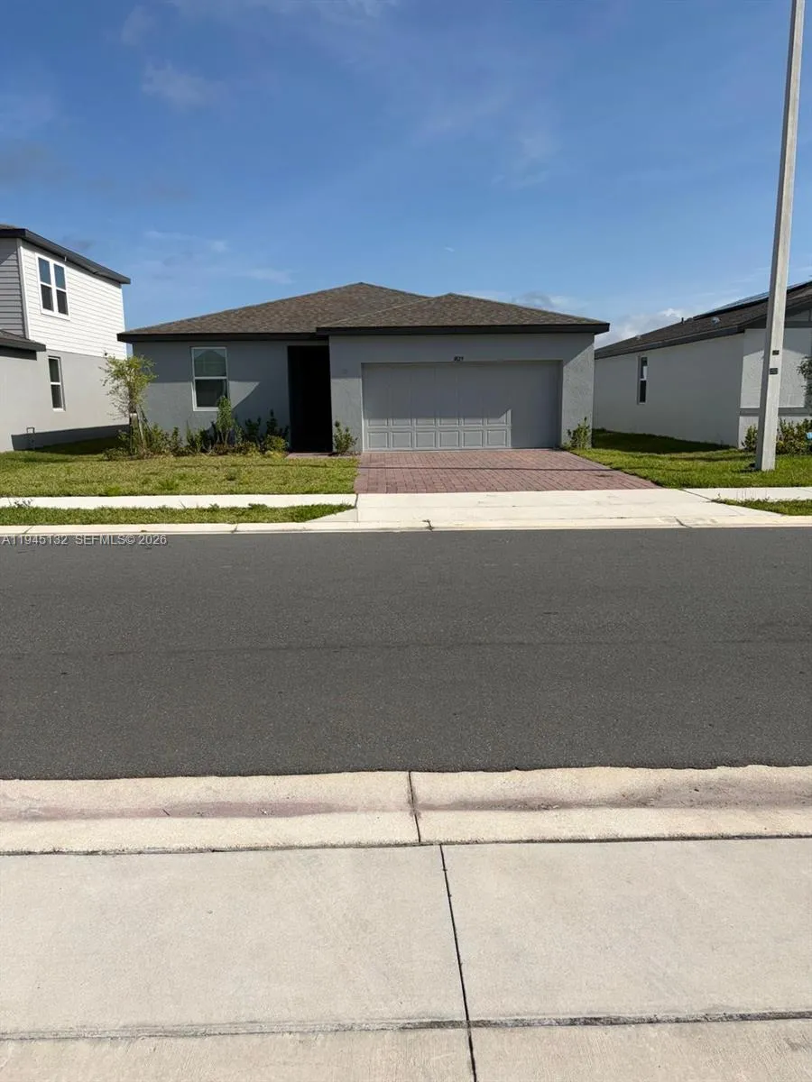 3829 GIORGIO Winter Haven, FL 33884