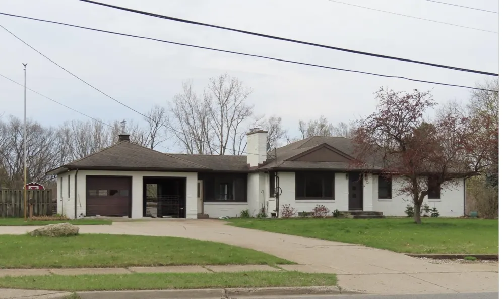 2132 NE 4 Mile Road NE