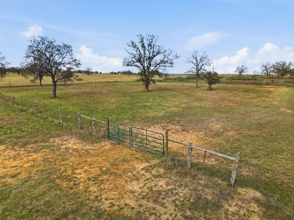 3 Oak Creek Street Gonzales, TX 78629