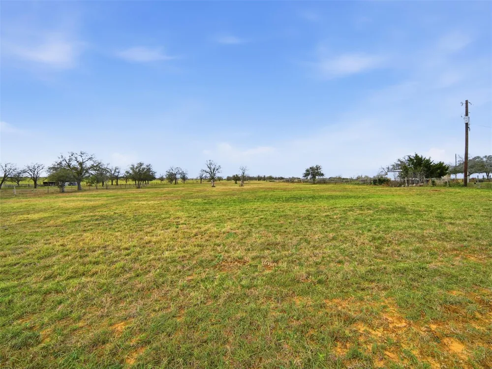 3 Oak Creek Street Gonzales, TX 78629