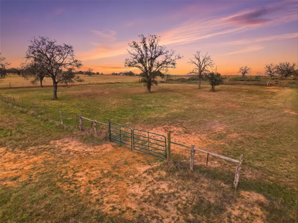 3 Oak Creek Street Gonzales, TX 78629