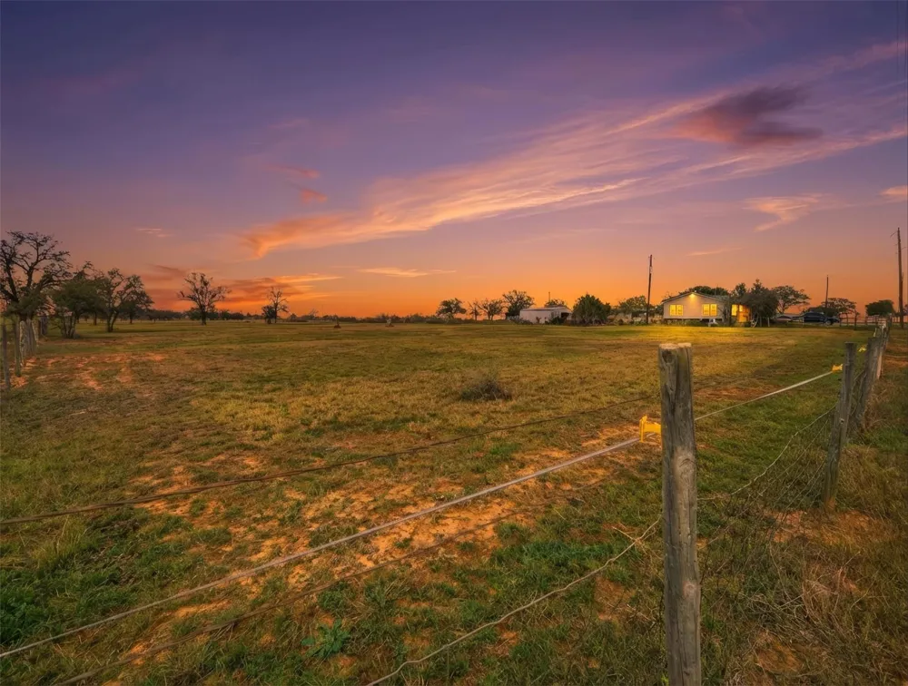 3 Oak Creek Street Gonzales, TX 78629