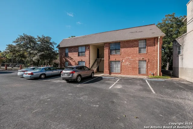 305 W WOODLAWN AVE Unit 104