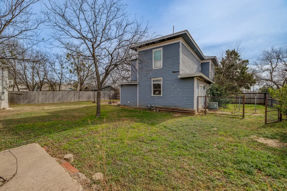 720 W Pecan Street Coleman, TX 76834