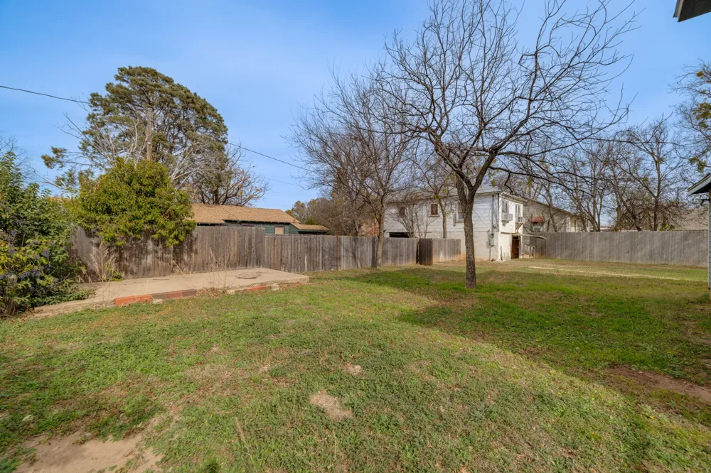 720 W Pecan Street Coleman, TX 76834