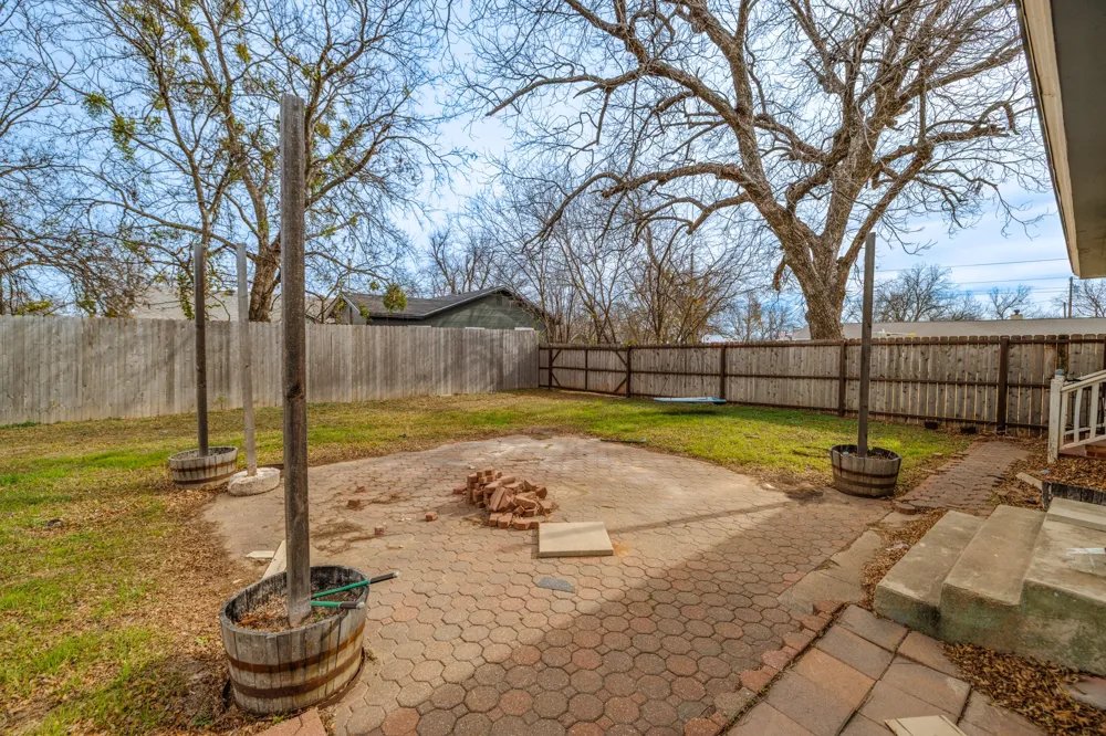 720 W Pecan Street Coleman, TX 76834