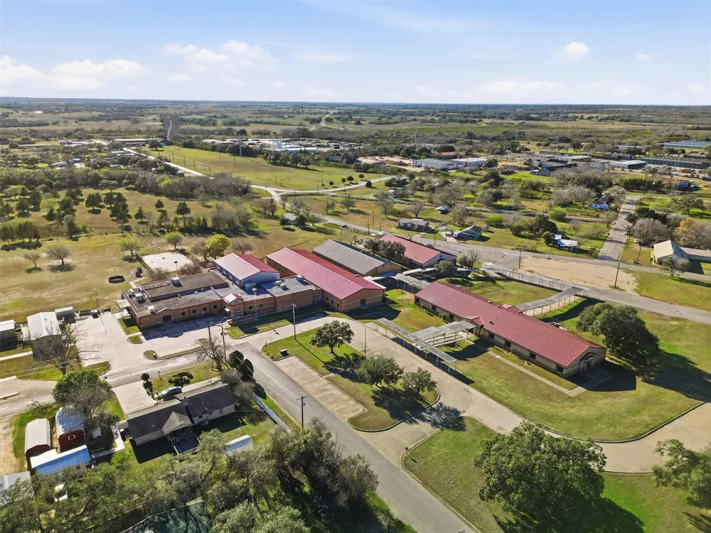 1123 Dunn Street Yoakum, TX 77995