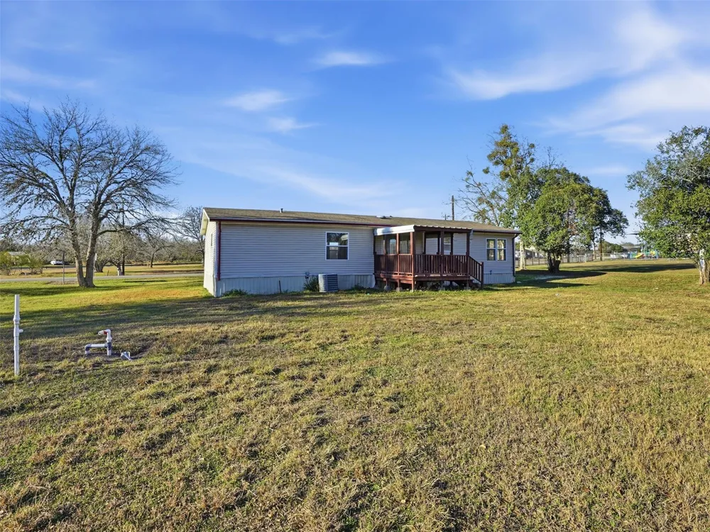 1123 Dunn Street Yoakum, TX 77995