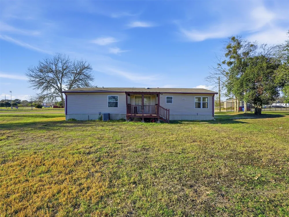 1123 Dunn Street Yoakum, TX 77995