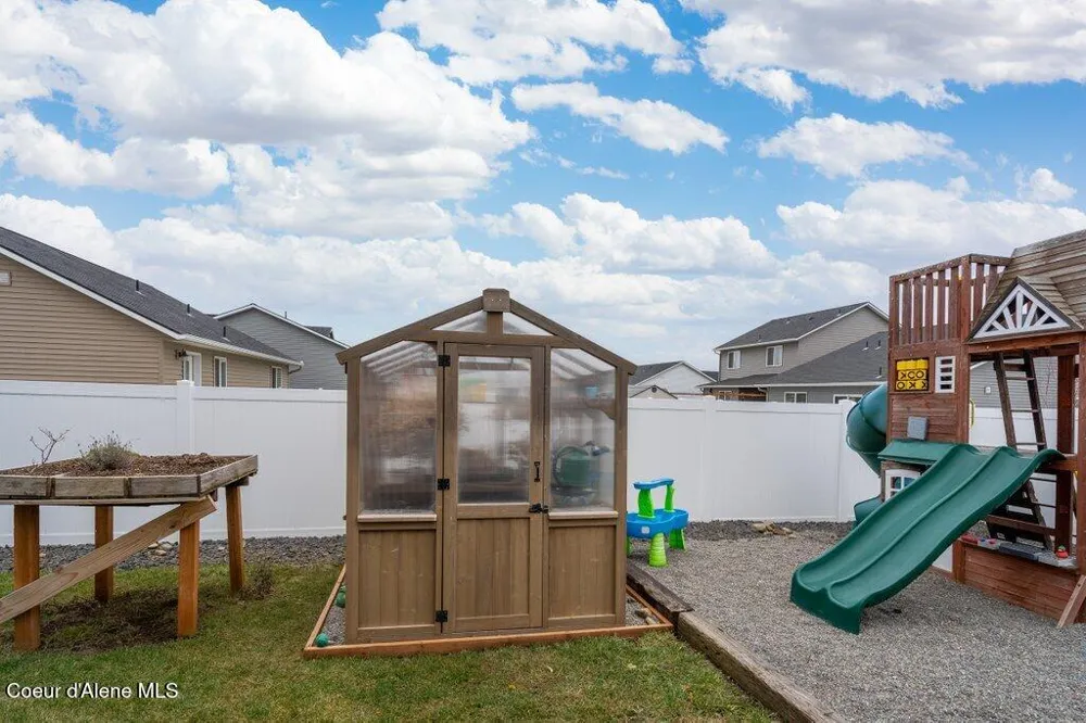 6697 W Irish Circle Rathdrum, ID 83858