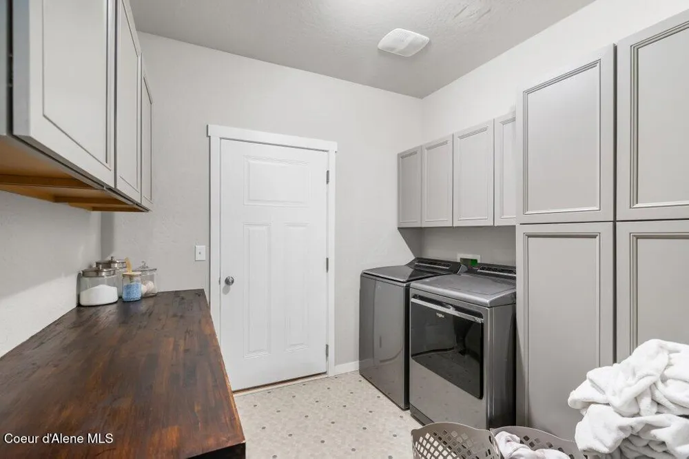 6697 W Irish Circle Rathdrum, ID 83858