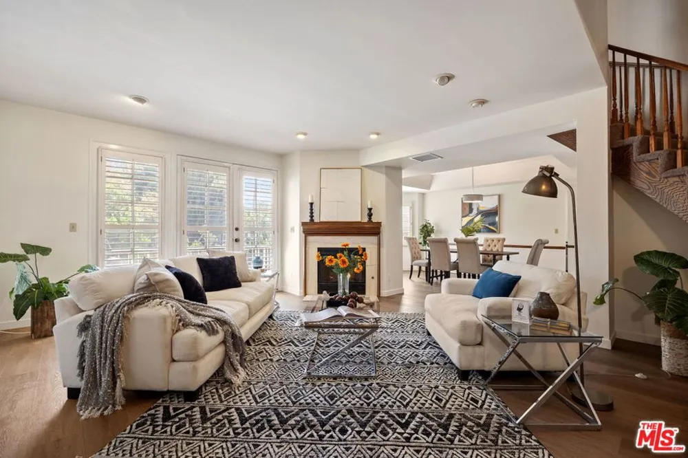 18135 Burbank Boulevard #6