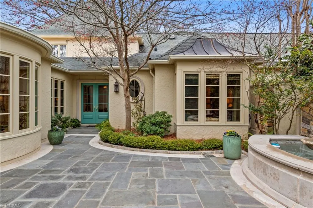 8 Graylyn Place Court