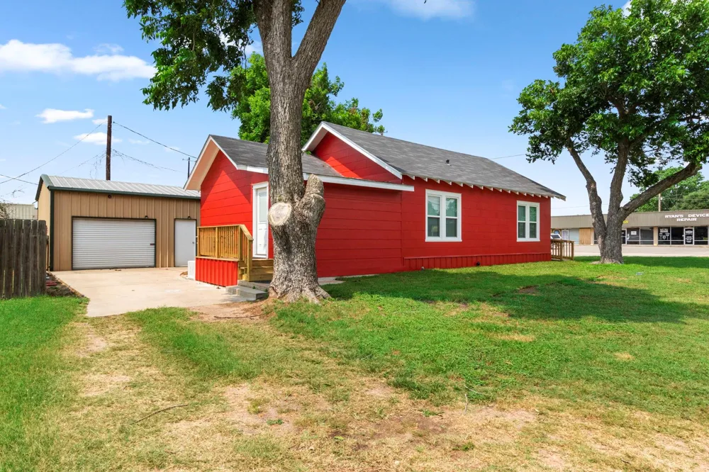 1138 Fannin Street Columbus, TX 78934