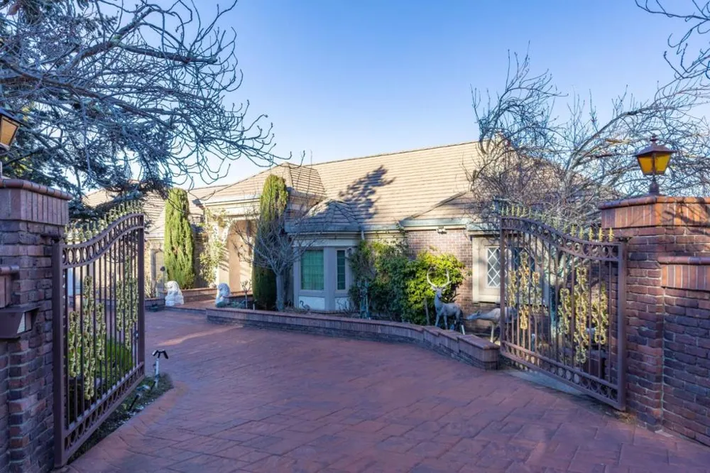 2930 Privet Drive Hillsborough, CA 94010