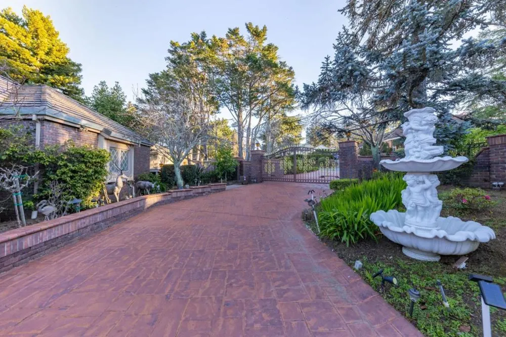 2930 Privet Drive Hillsborough, CA 94010