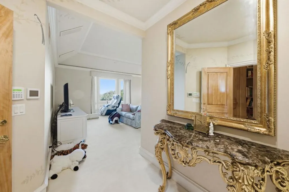 2930 Privet Drive Hillsborough, CA 94010