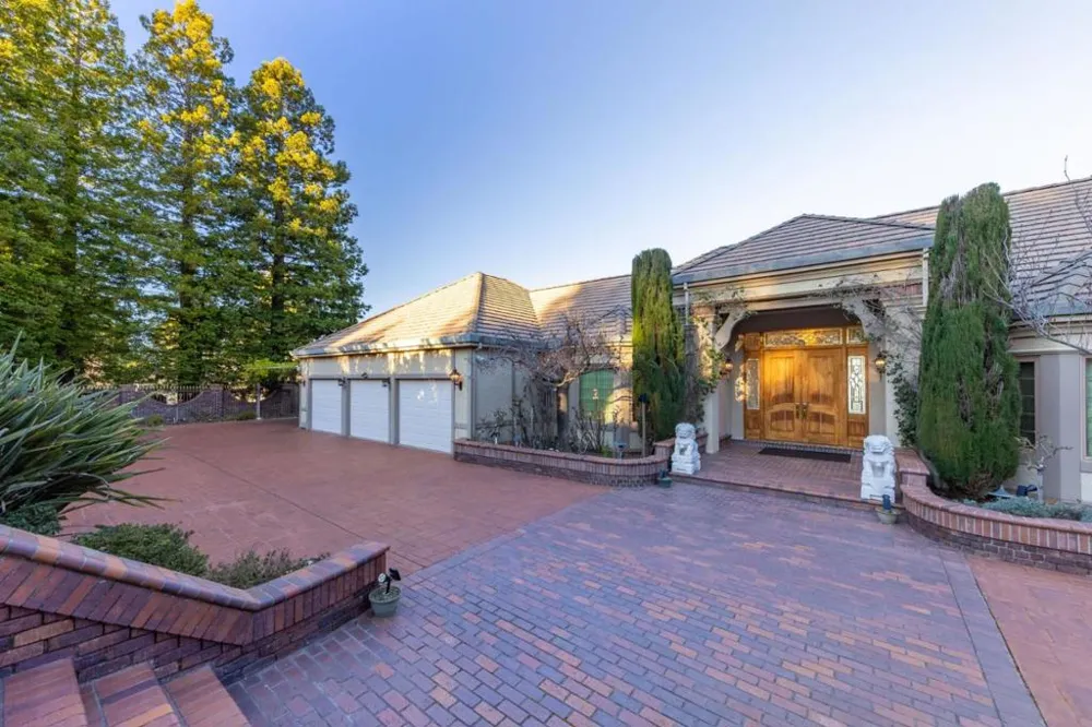 2930 Privet Drive Hillsborough, CA 94010