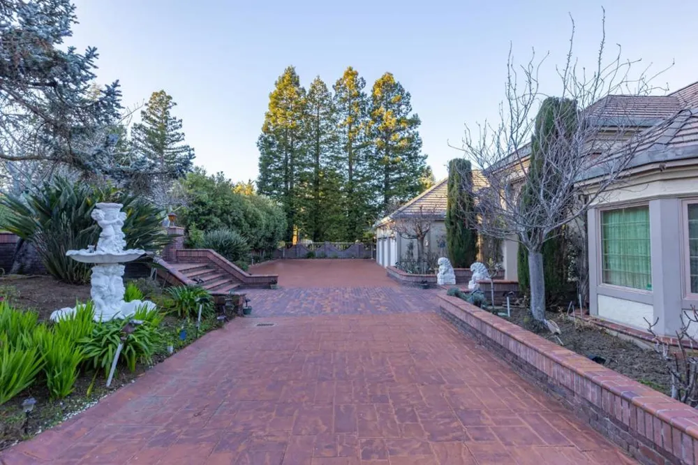 2930 Privet Drive Hillsborough, CA 94010