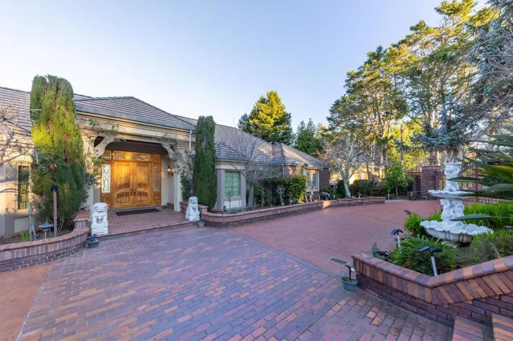 2930 Privet Drive Hillsborough, CA 94010