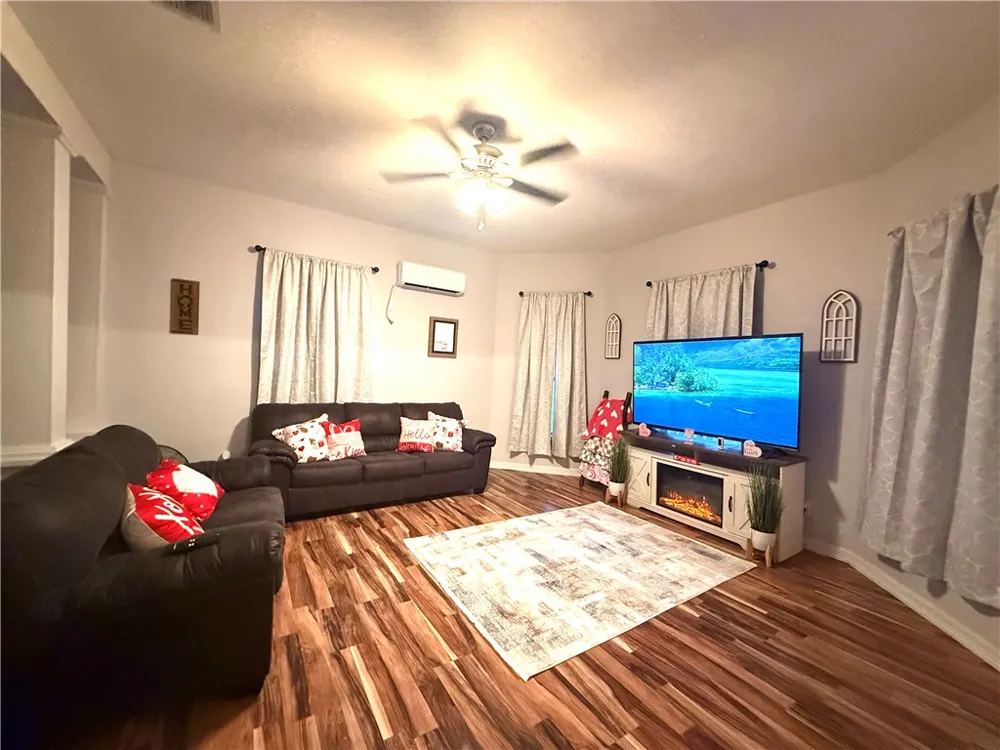 420 E 4th Street Alice, TX 78332