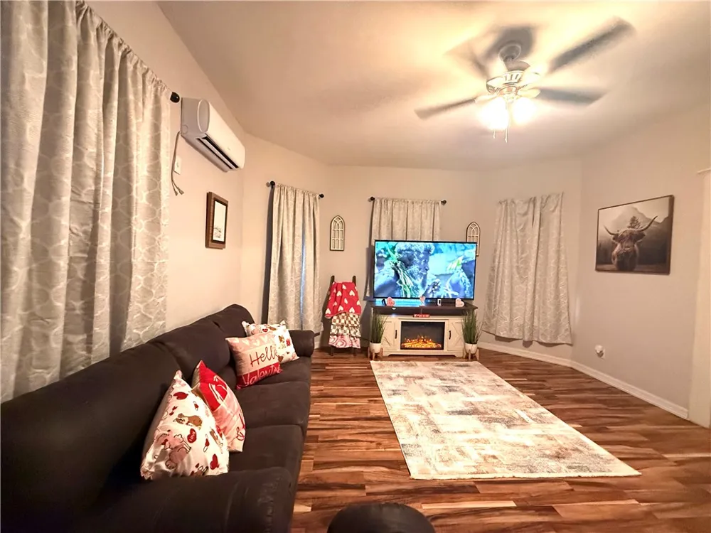 420 E 4th Street Alice, TX 78332