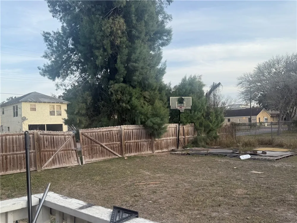 420 E 4th Street Alice, TX 78332