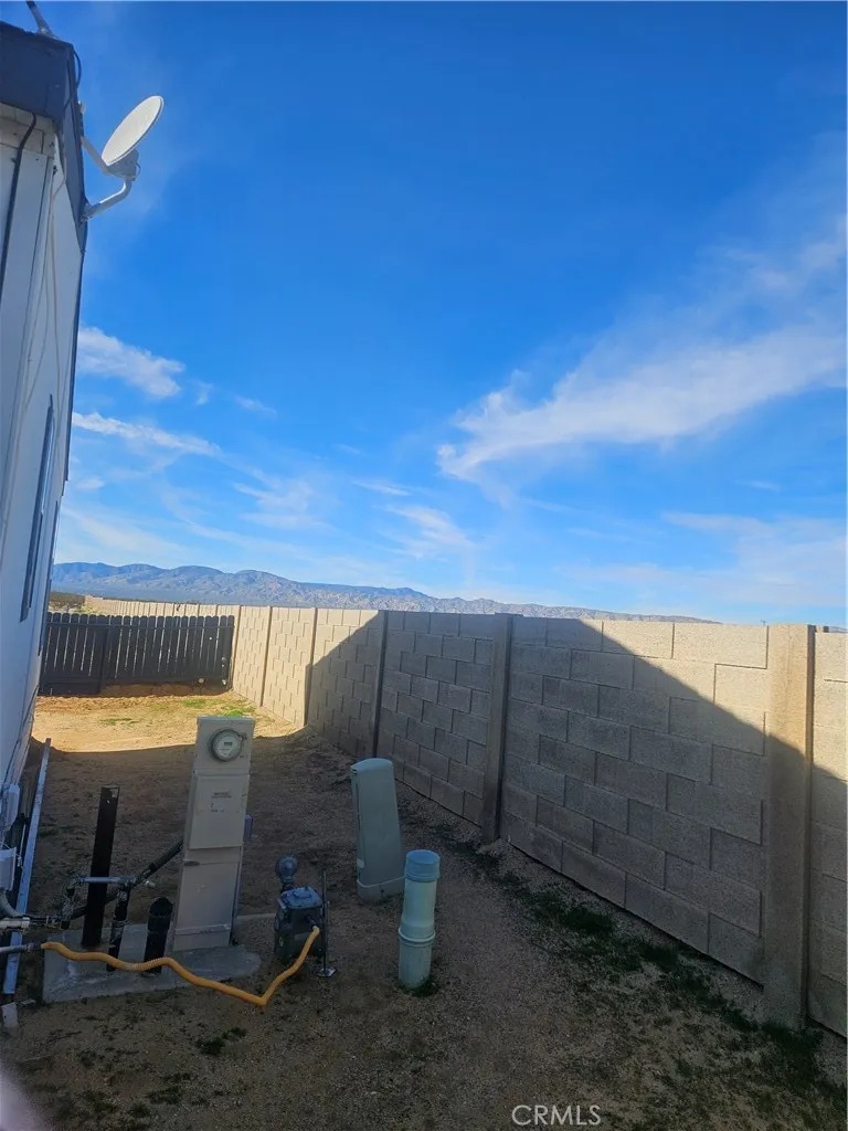 6825 Rea California City, CA 93505