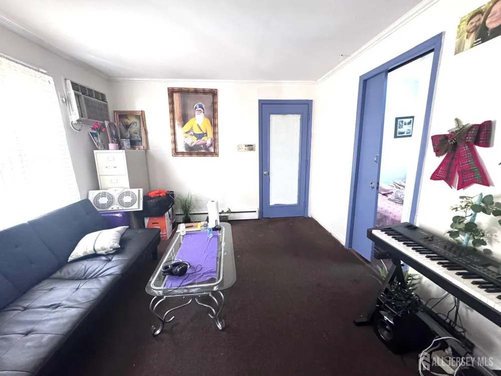 28 SILZER AVE Woodbridge, NJ 08830