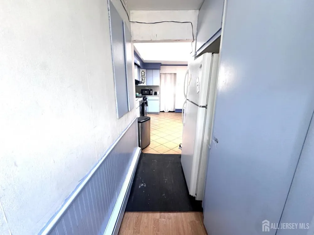 28 SILZER AVE Woodbridge, NJ 08830