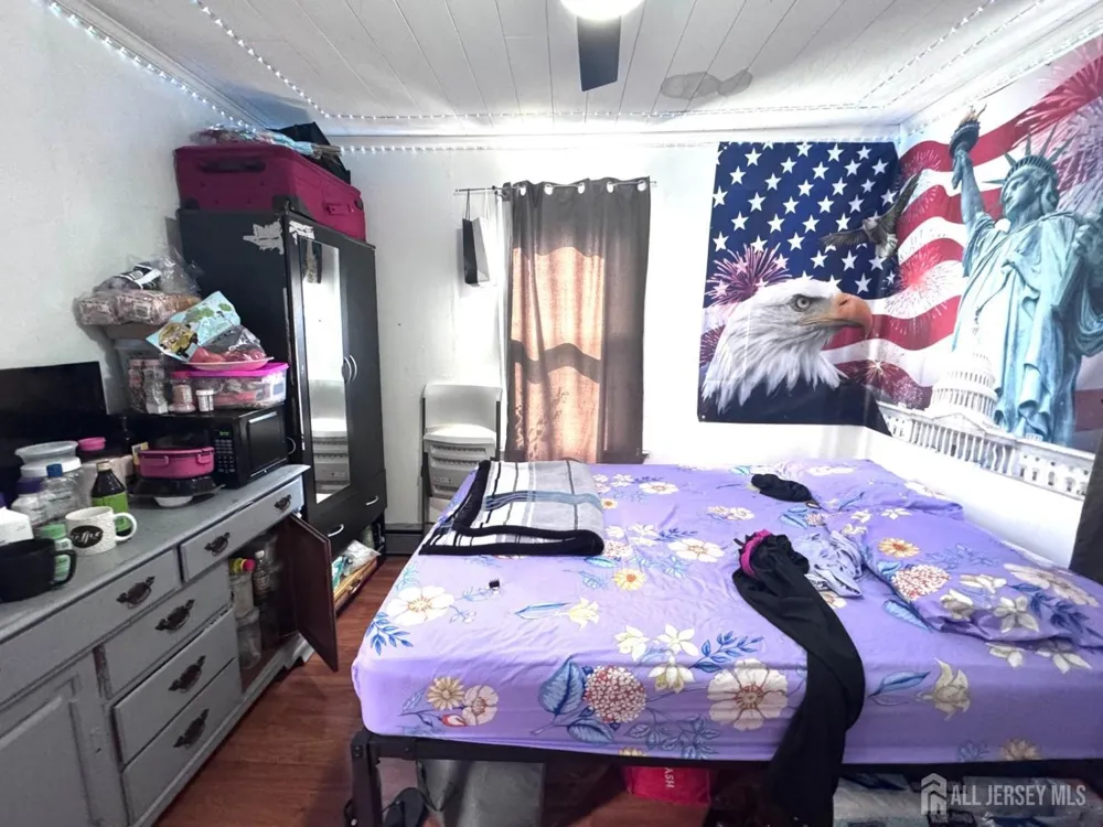 28 SILZER AVE Woodbridge, NJ 08830