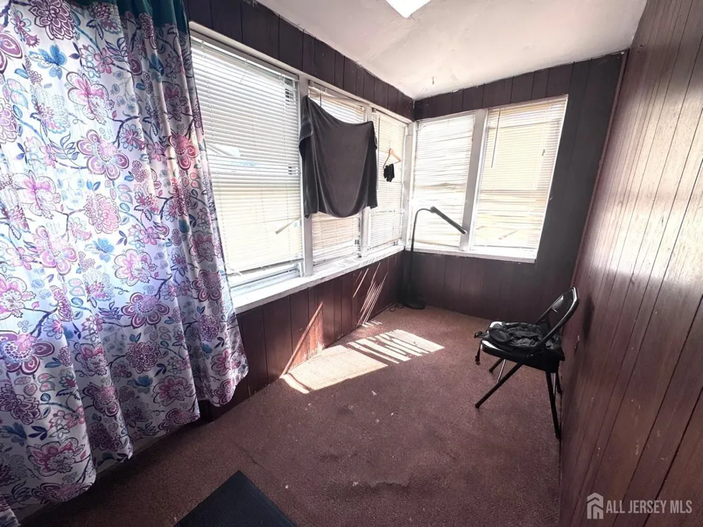 28 SILZER AVE Woodbridge, NJ 08830