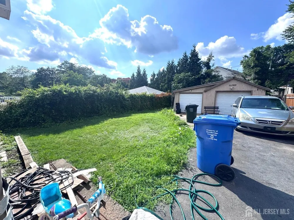 28 SILZER AVE Woodbridge, NJ 08830