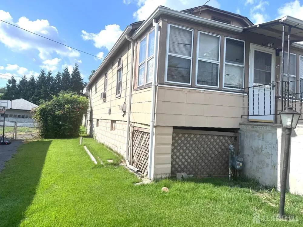 28 SILZER AVE Woodbridge, NJ 08830