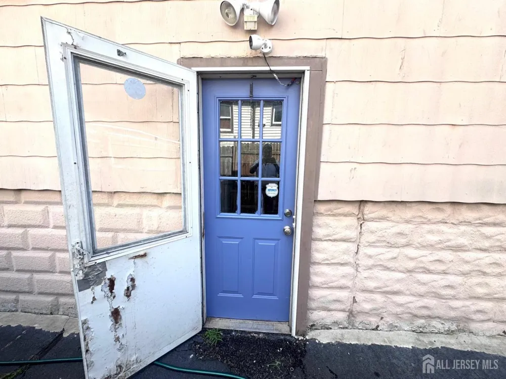 28 SILZER AVE Woodbridge, NJ 08830