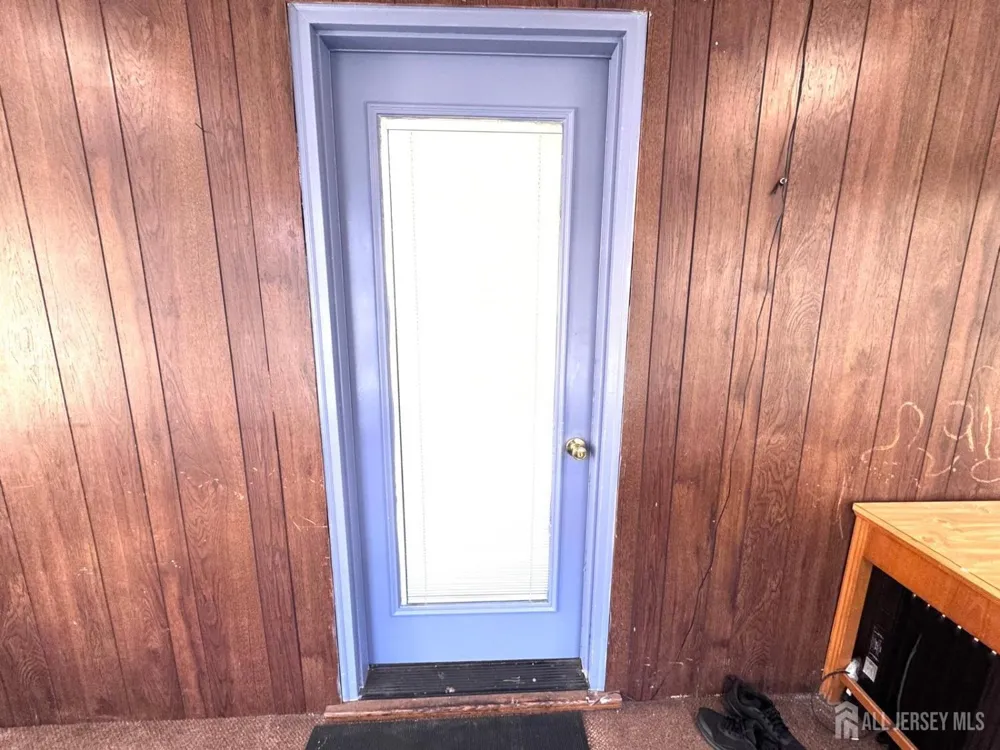 28 SILZER AVE Woodbridge, NJ 08830