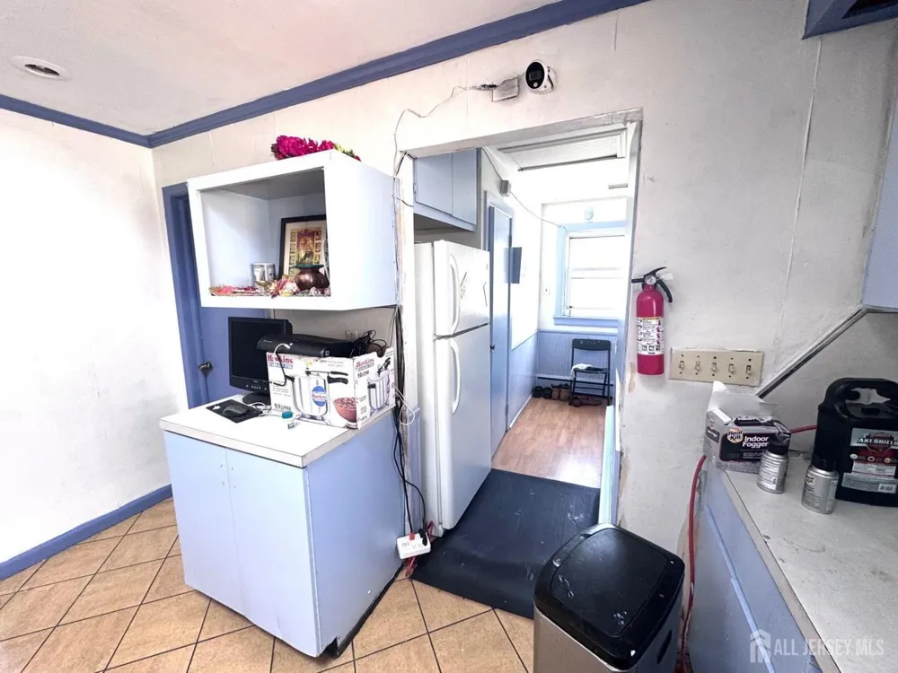 28 SILZER AVE Woodbridge, NJ 08830