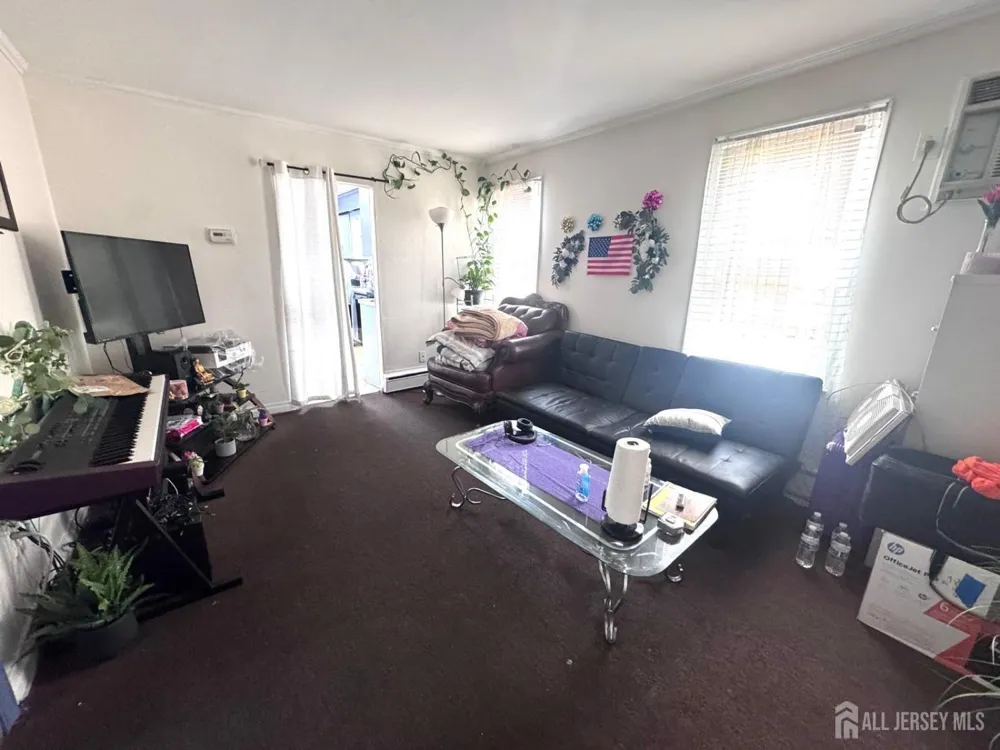 28 SILZER AVE Woodbridge, NJ 08830