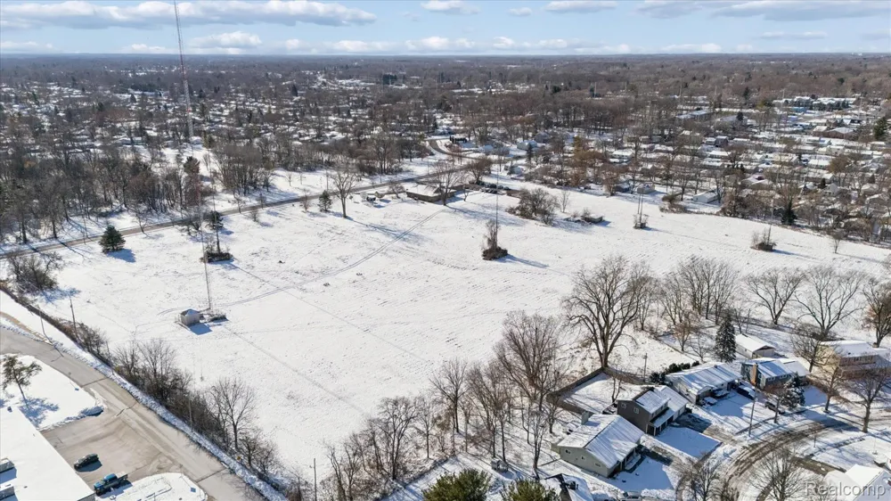 600 W CAVANAUGH ROAD Lansing City, MI 48910