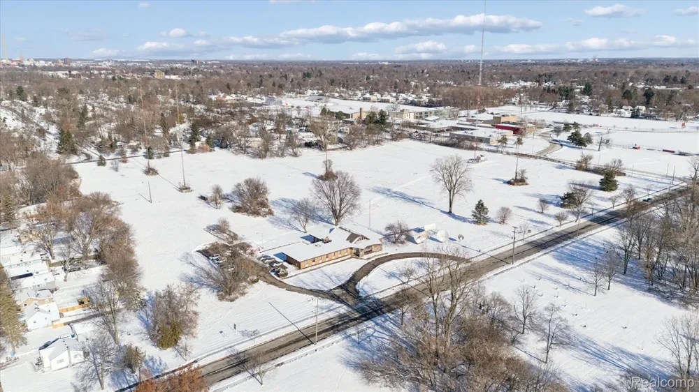 600 W CAVANAUGH ROAD Lansing City, MI 48910