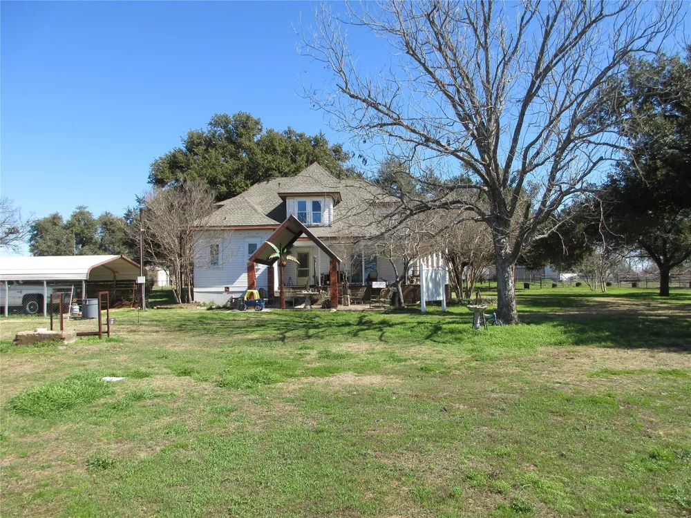607 S First Street S Rosebud, TX 76570