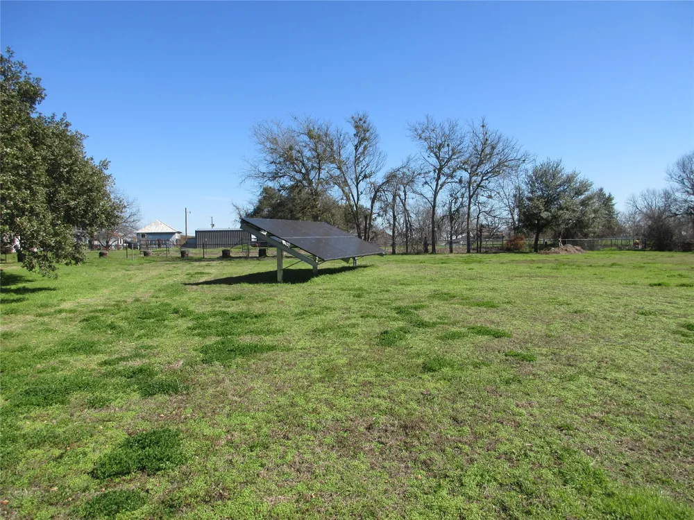 607 S First Street S Rosebud, TX 76570