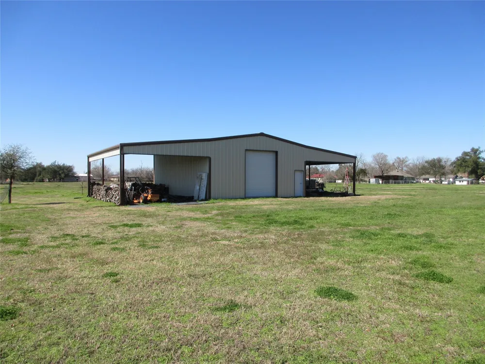 607 S First Street S Rosebud, TX 76570