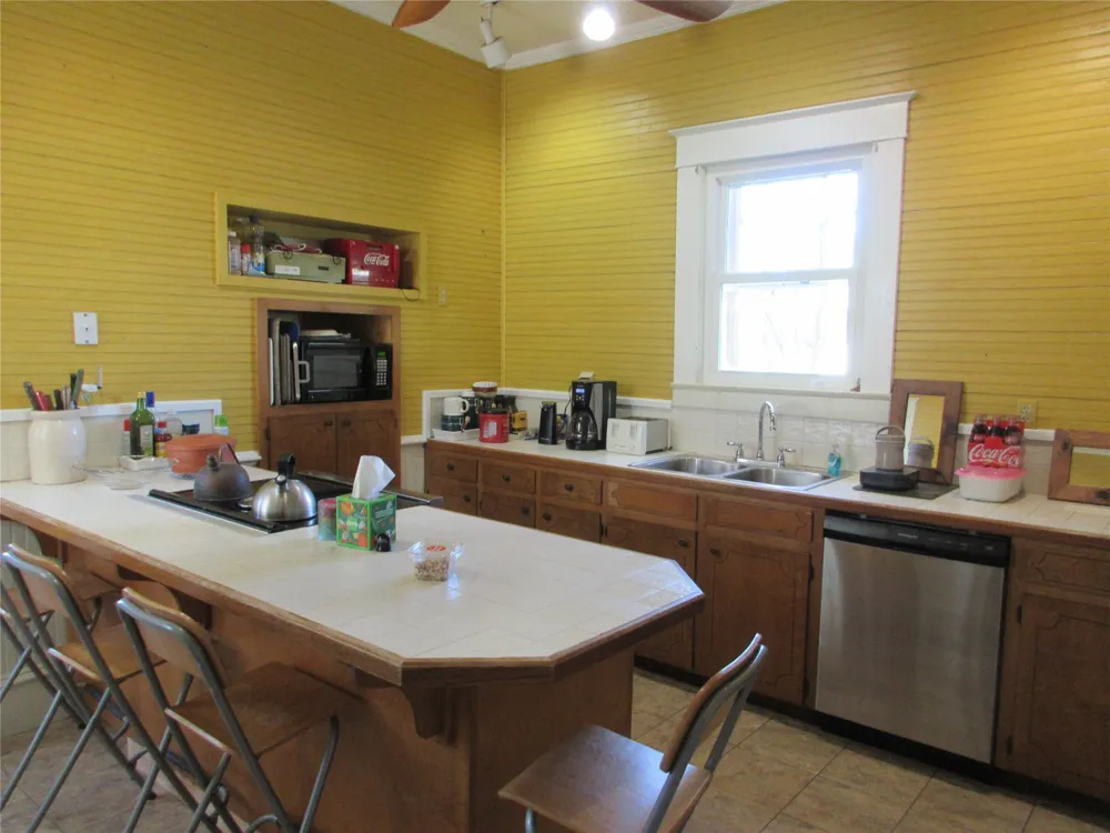 607 S First Street S Rosebud, TX 76570