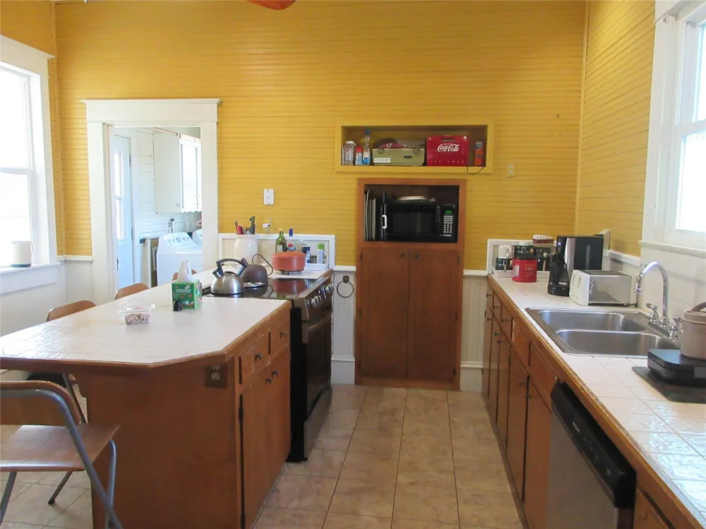 607 S First Street S Rosebud, TX 76570