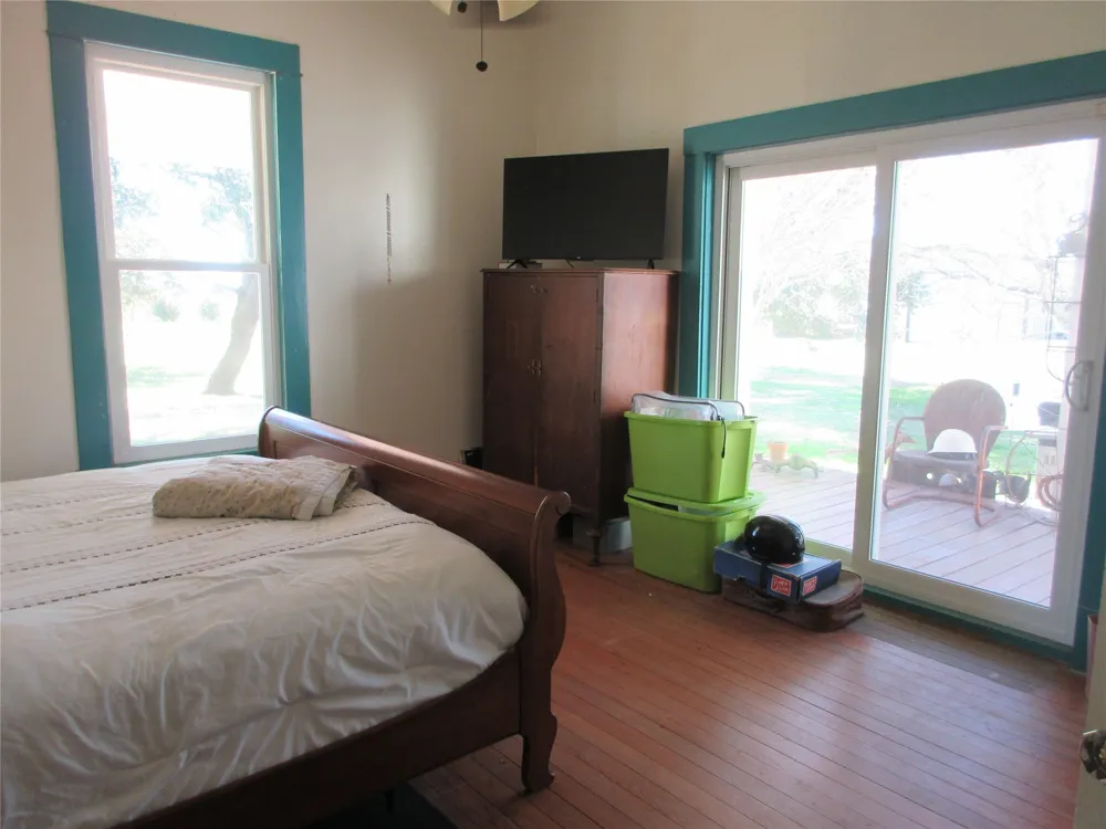 607 S First Street S Rosebud, TX 76570