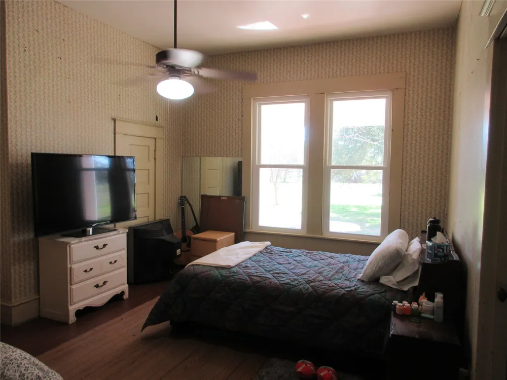 607 S First Street S Rosebud, TX 76570
