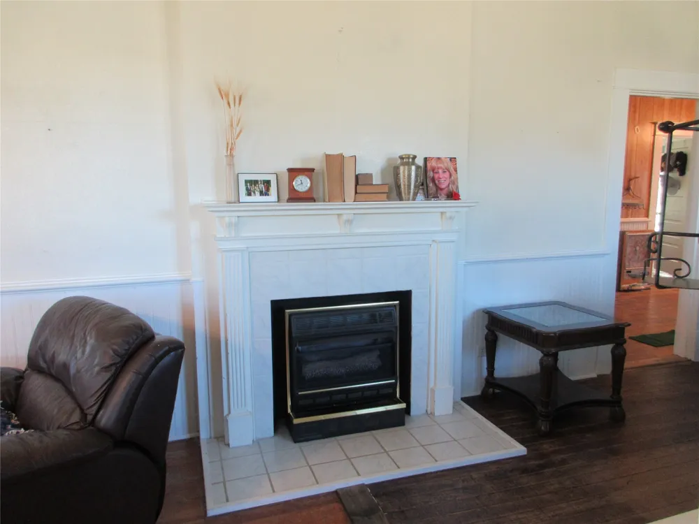 607 S First Street S Rosebud, TX 76570