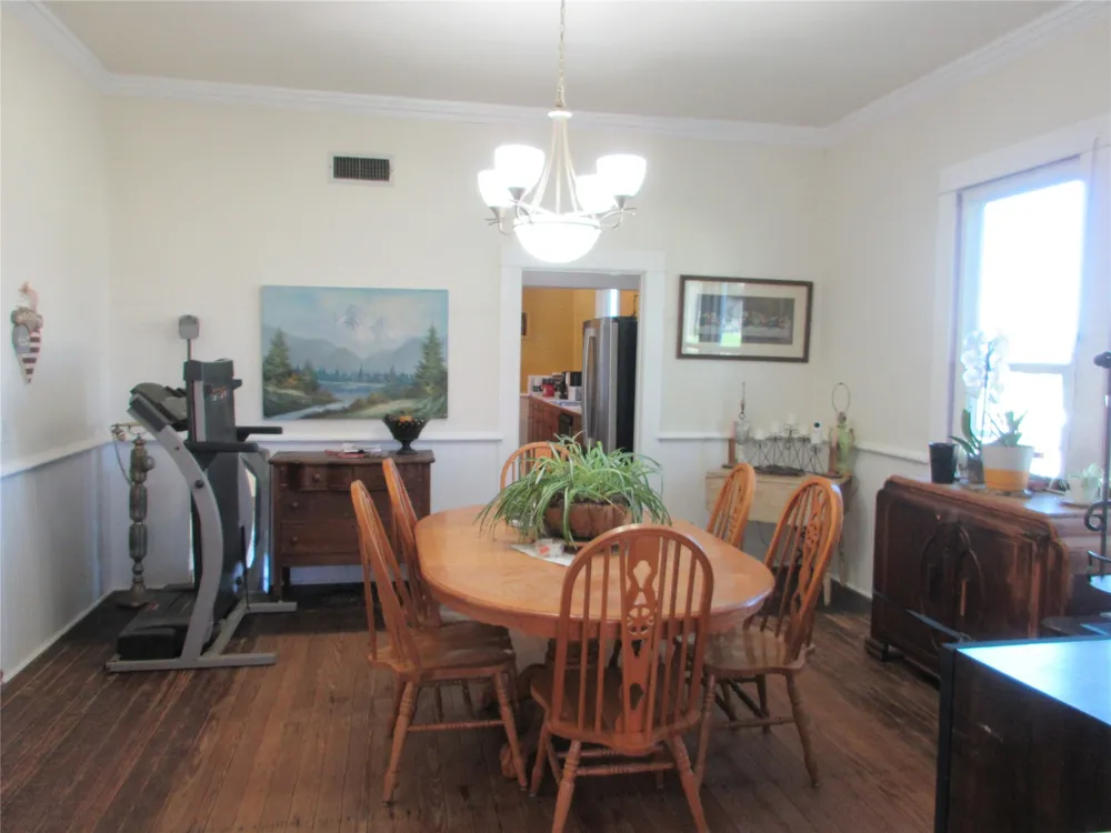 607 S First Street S Rosebud, TX 76570