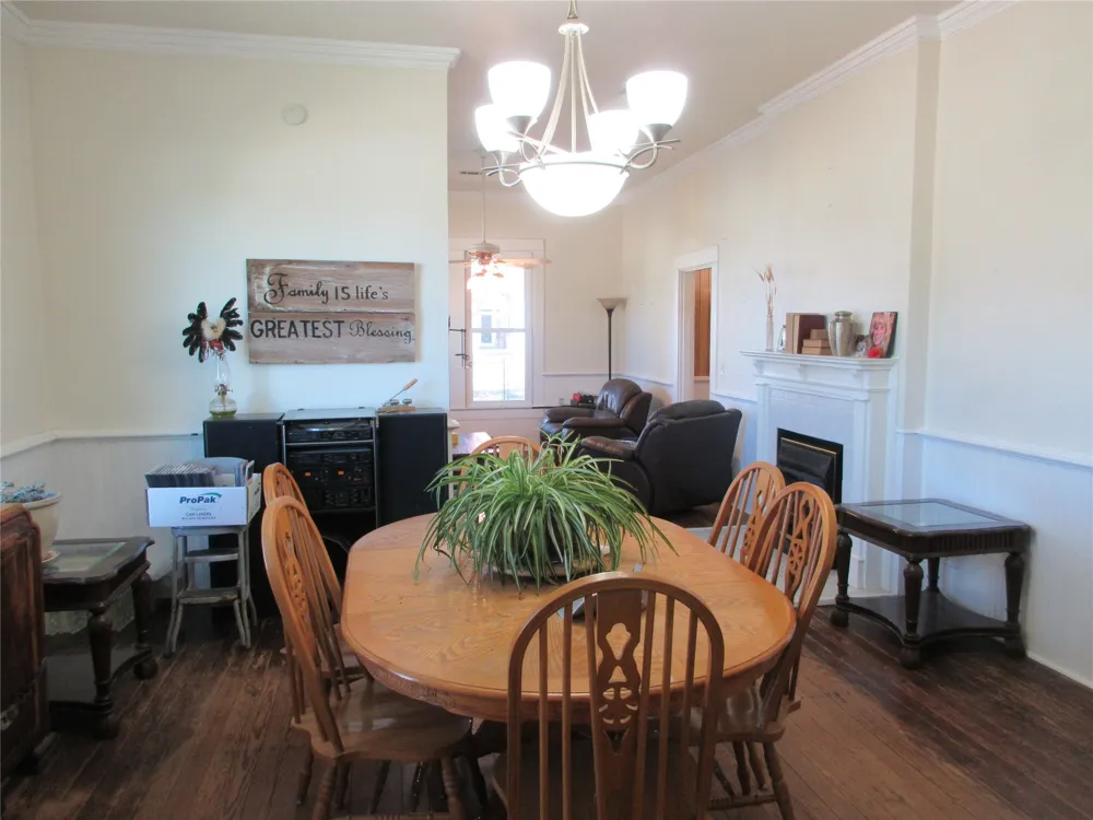 607 S First Street S Rosebud, TX 76570